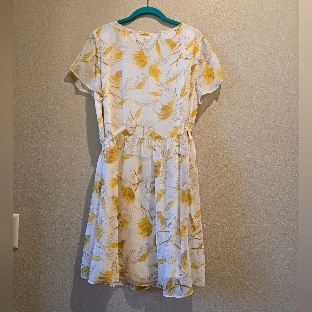 A Loves A Chic Yellow and White Floral Mini Dress Sz L - Picture 3 of 3